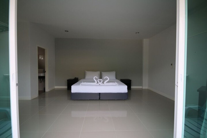 Room 5 of 38