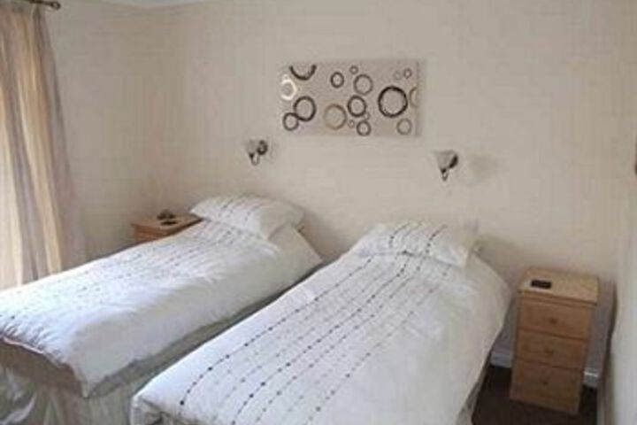 Room 2 of 5