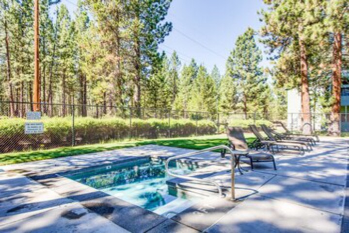 Pool 23 of 33