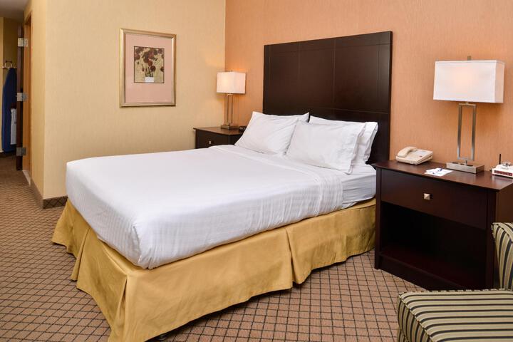 1 King Bed (17 of 25)