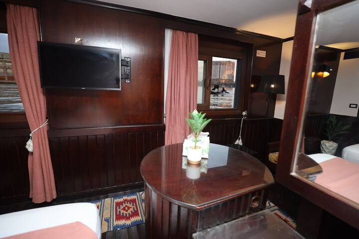 Room 6 of 32