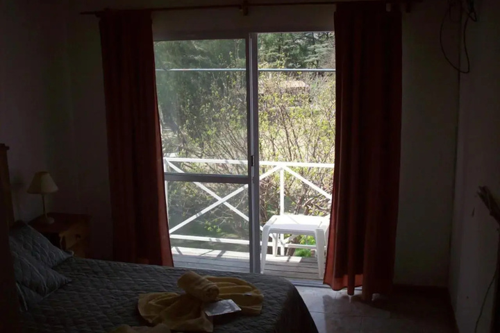 Room 2 of 10