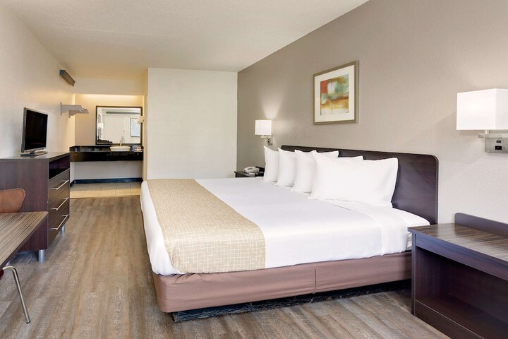1 Double Bed Accessible Room (9 of 11)