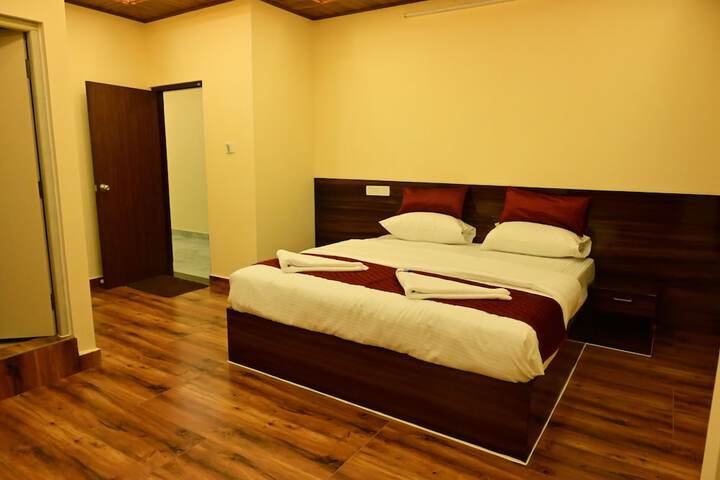 Room 7 of 16