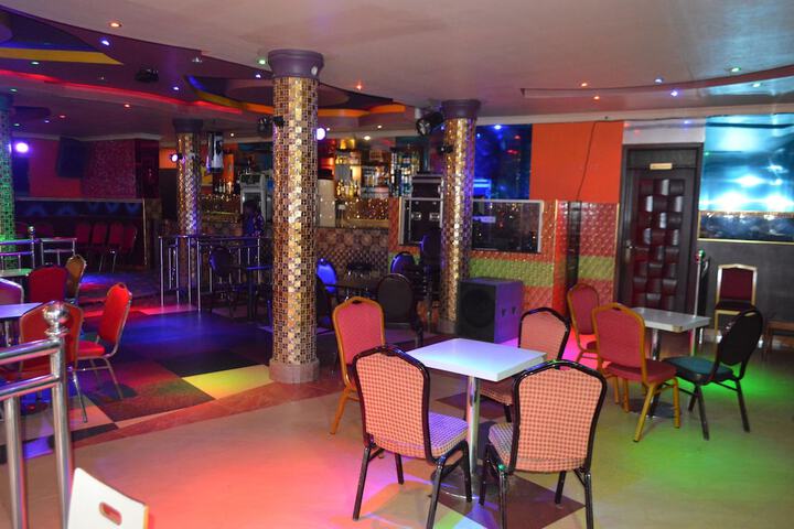 Lounge 49 of 80