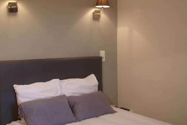 Room 8 of 50