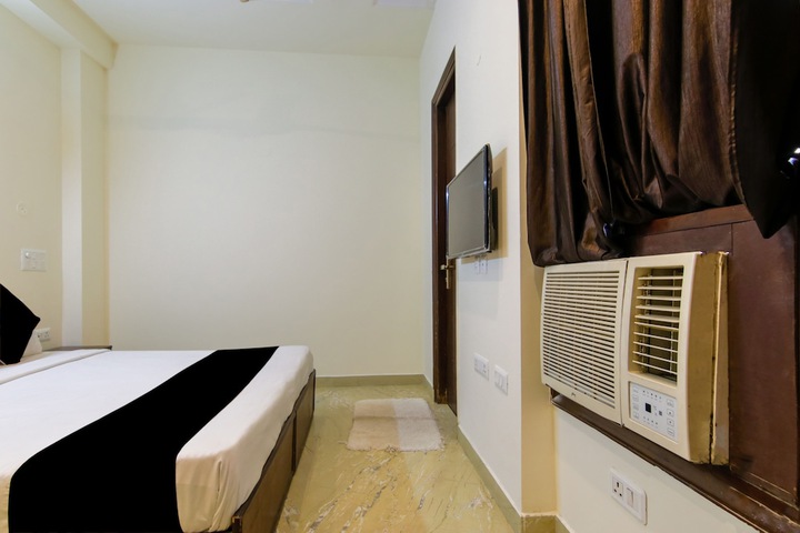 Room 10 of 20