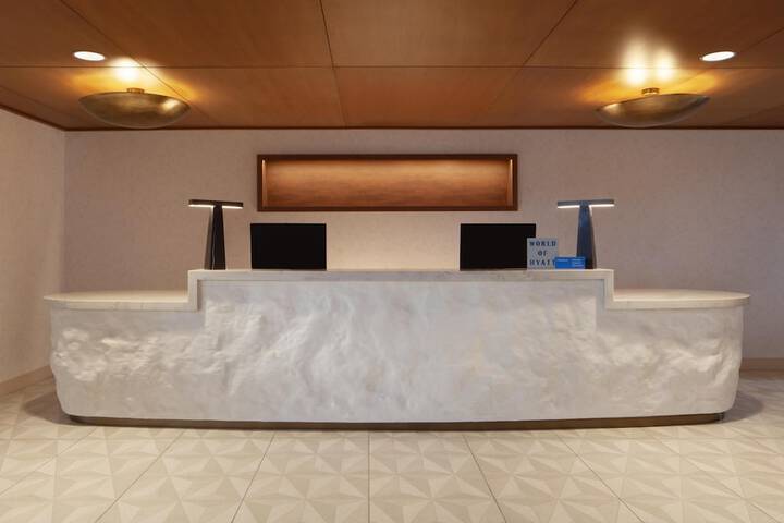 Entrance & Lobby