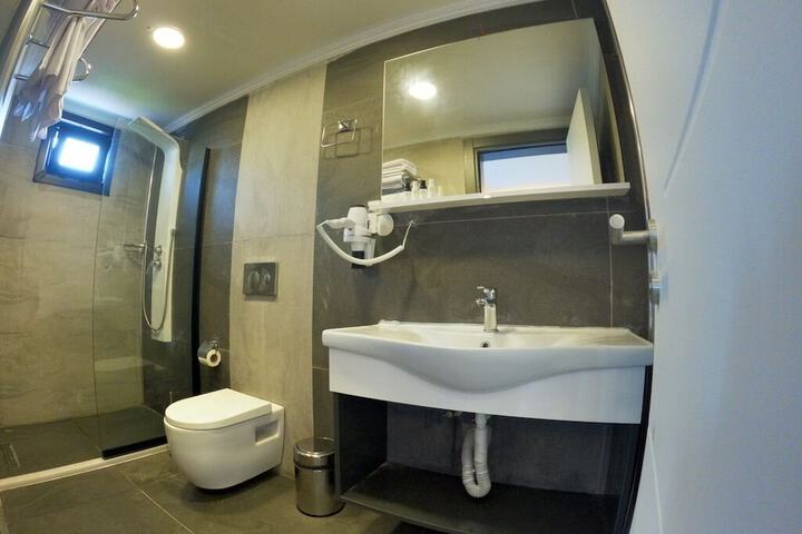 Room 5 of 22