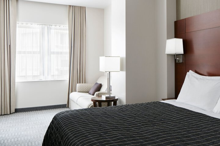 Classic Queen Bed (16 of 29)