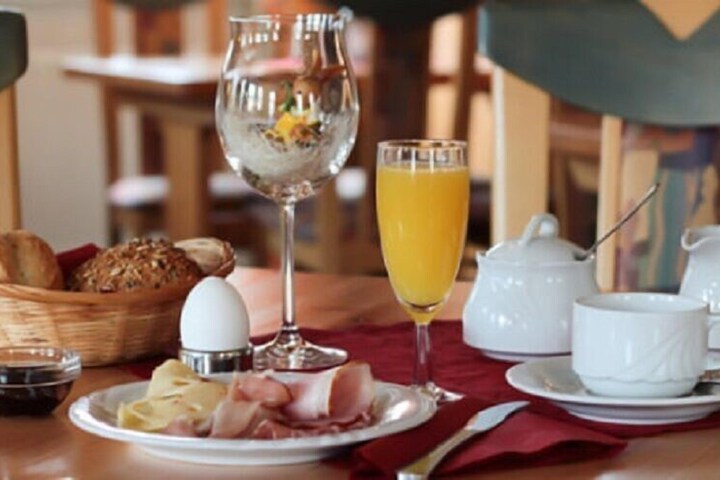 Breakfast/Coffee Service 24 of 36