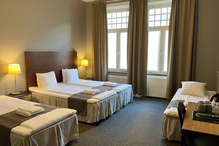 Room 27 of 144