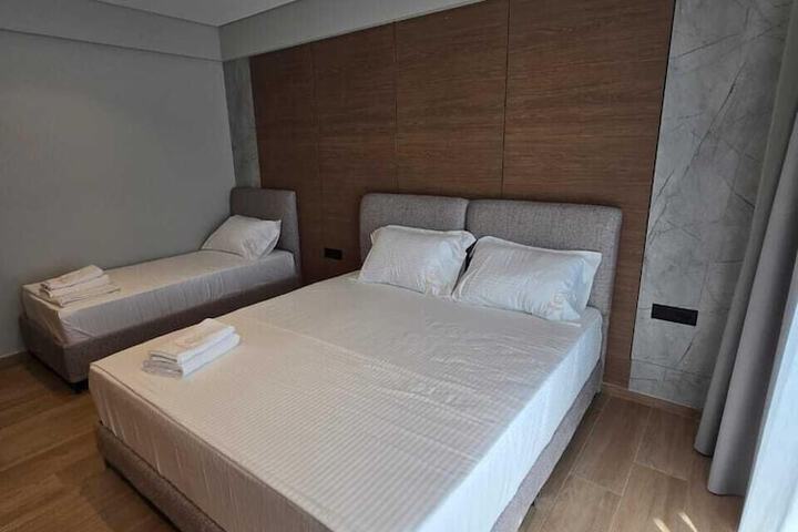Room 35 of 77