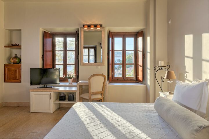 Room 6 of 33