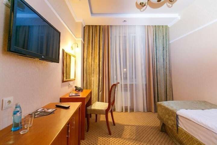 Room 10 of 41