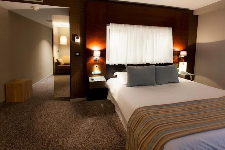 Room 5 of 37