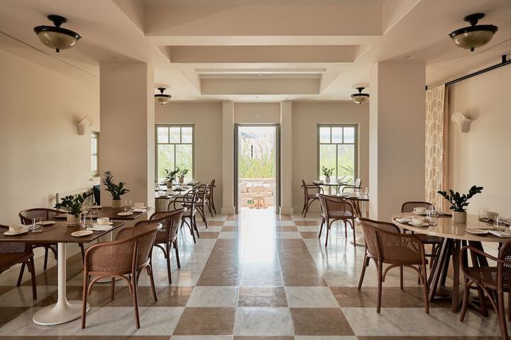 Dining 78 of 142