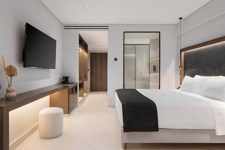 Room 8 of 79
