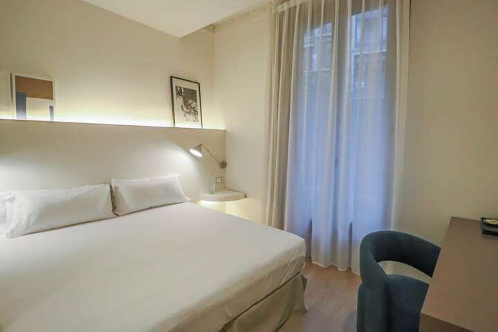Room 6 of 70