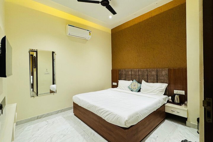Room 21 of 35