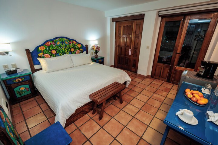 Room 53 of 102