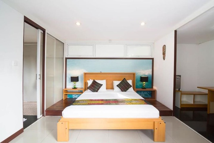 Room 4 of 17