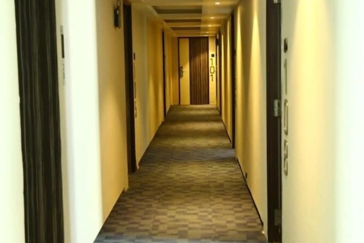 Ballroom/Hall 27 of 28