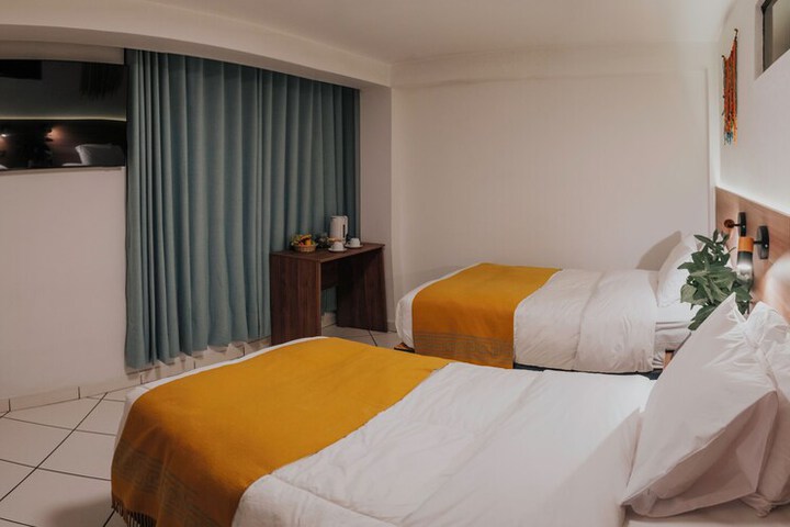 Room 13 of 28
