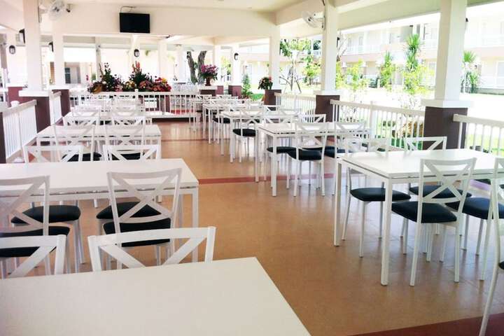 Dining 12 of 21