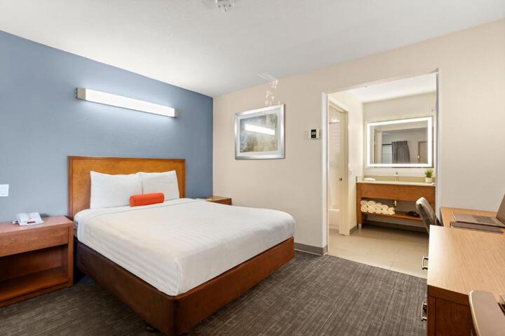 1 King Bed (5 of 7)
