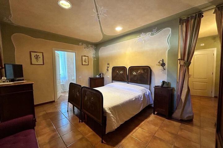 Room 12 of 52