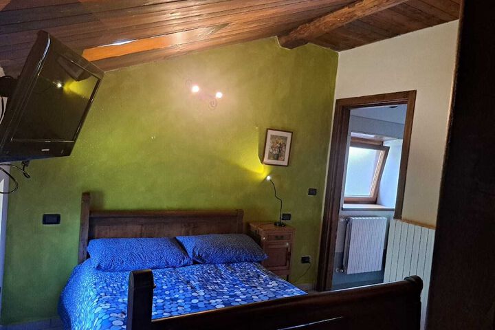 Room 5 of 28