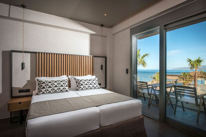Room 4 of 65
