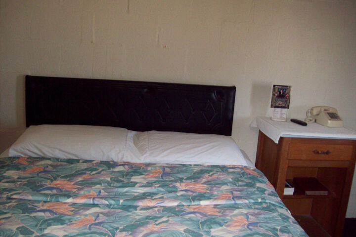 Room 8 of 40