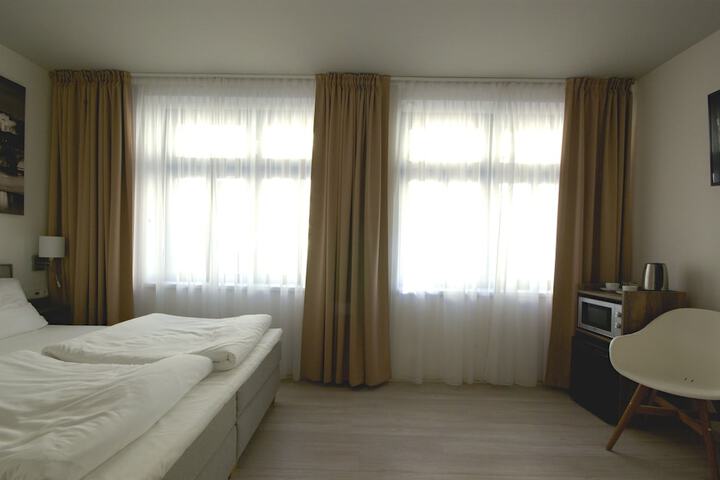 Room 3 of 9