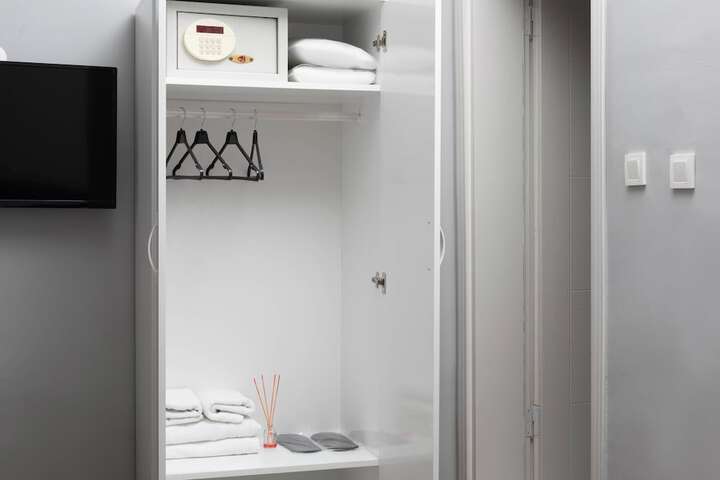 Room 2 of 31