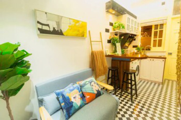 Room 9 of 11