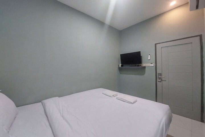 Room 9 of 36