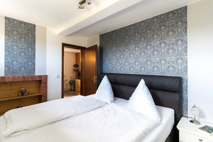 Room 6 of 85
