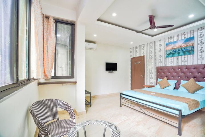 Room 6 of 28