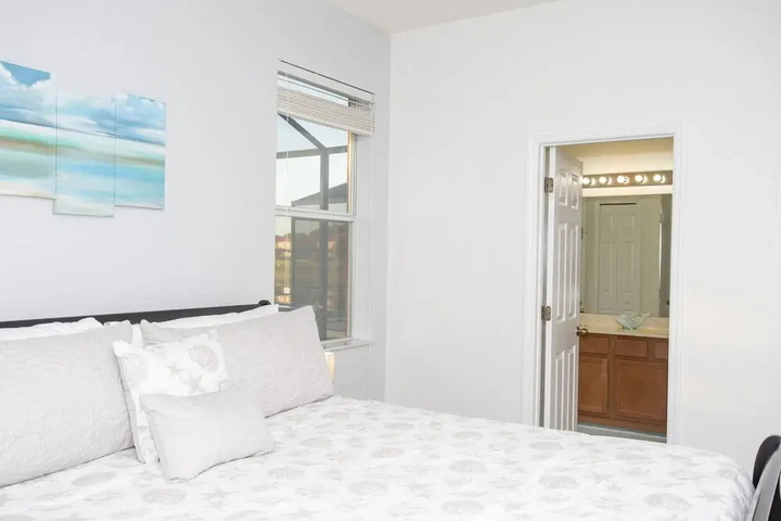 Room 7 of 28