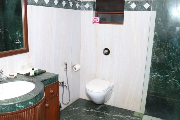 Room 32 of 67