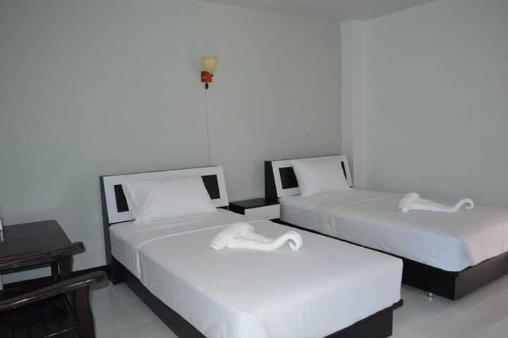 Room 16 of 38