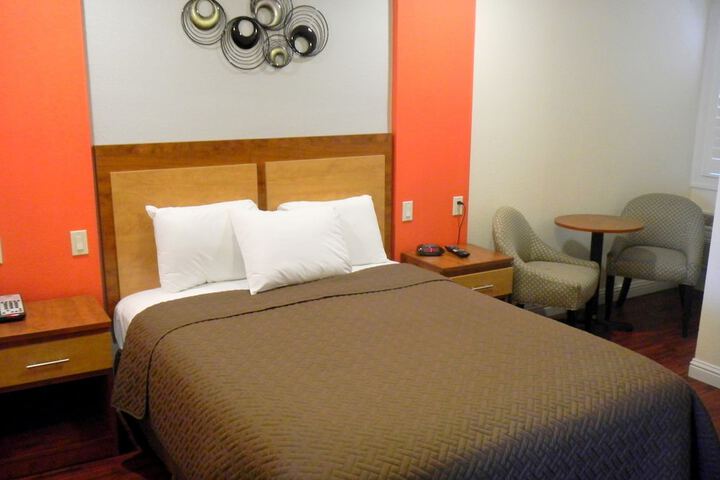 1 Queen Bed (11 of 11)