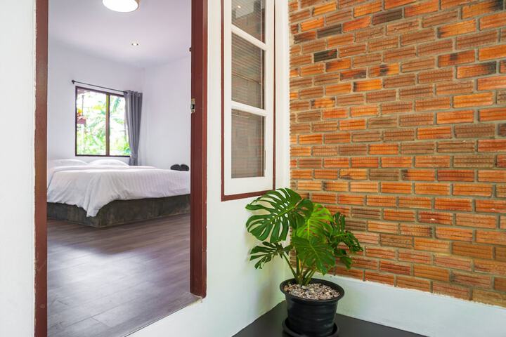 Room 3 of 32