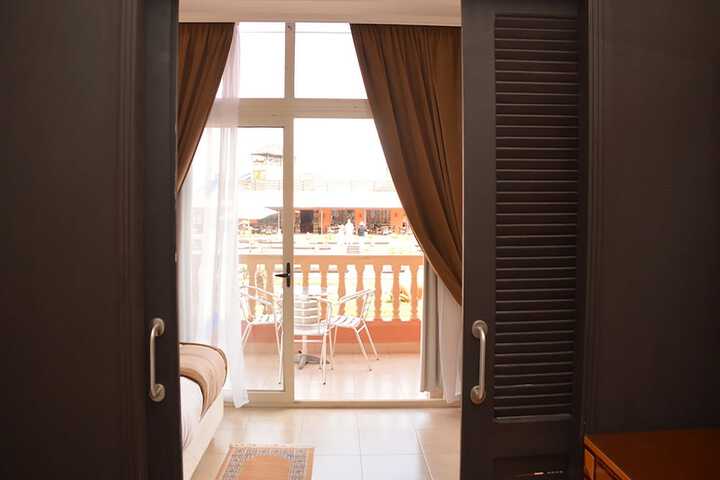 Room 5 of 106