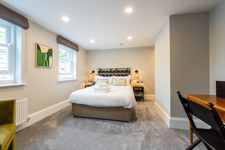Room 12 of 190
