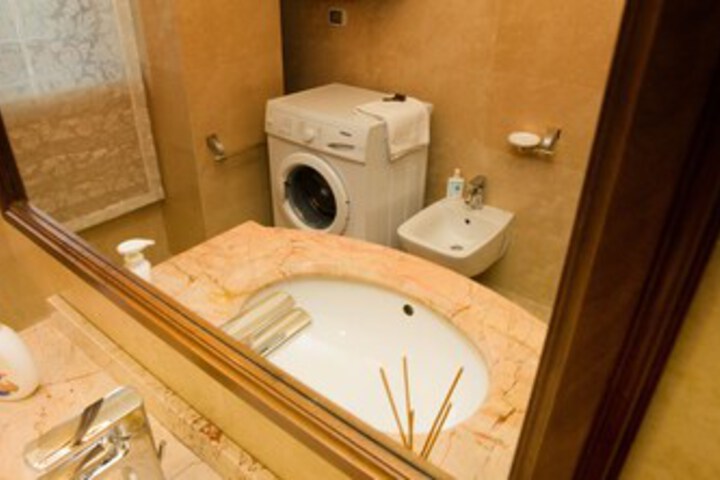 Room 5 of 25