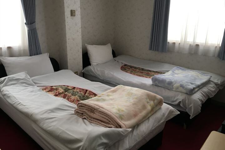 Room 27 of 36