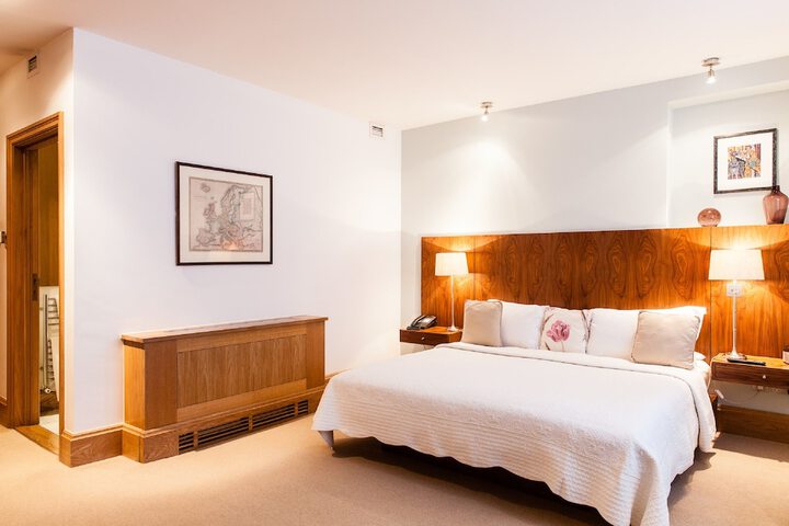 Room 36 of 100